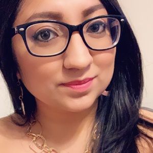 Meet your Posher, Alexandra